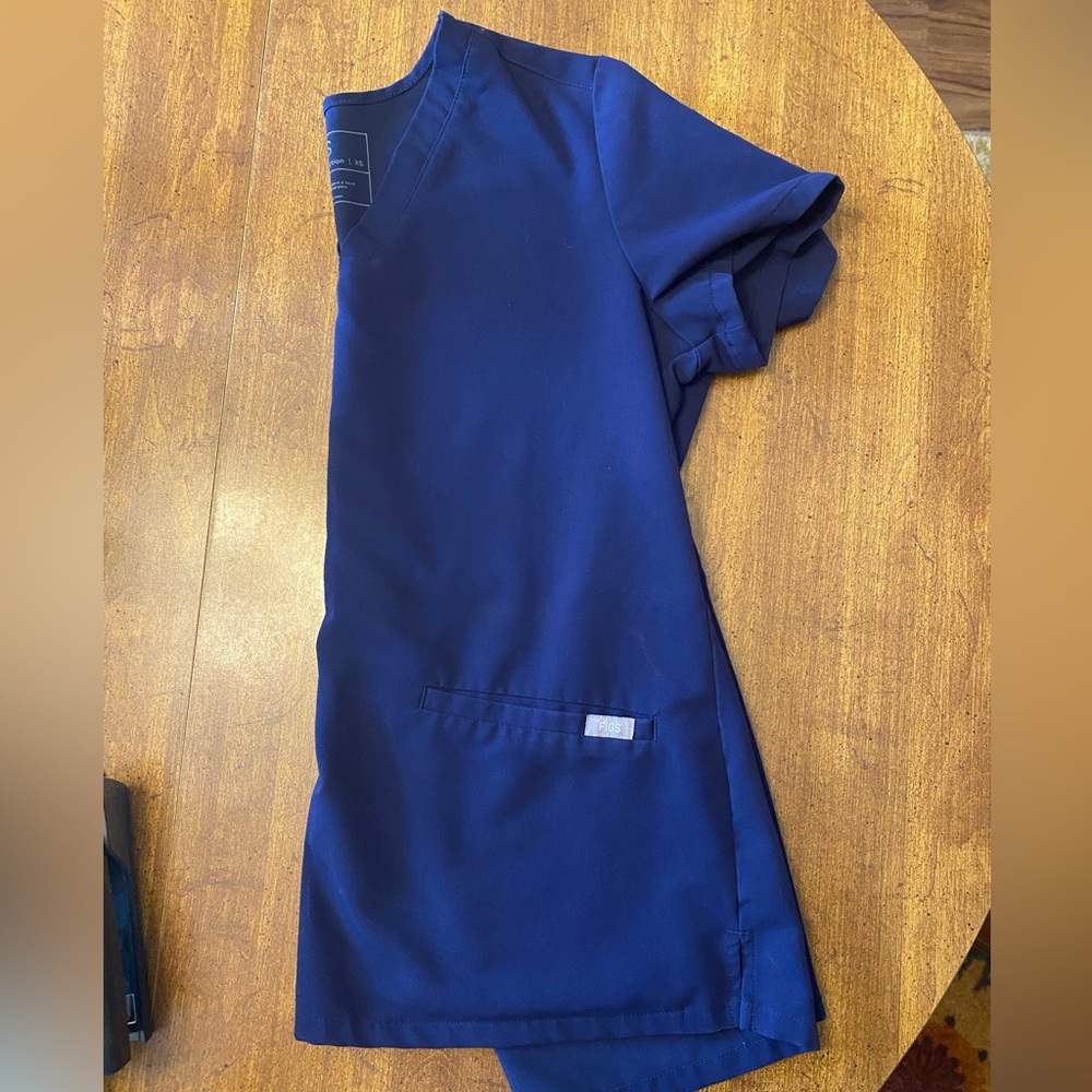 FIGS XS Casma Three Pocket Scrub Top